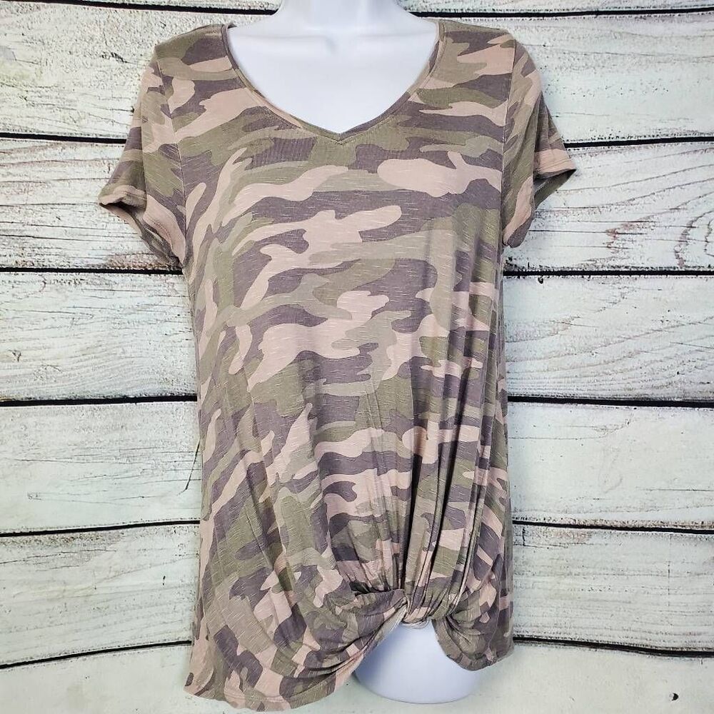 Maurices 24/7 Women’s Camo Print Knot Front T-Shirt Size S Green Beige Short Sle
